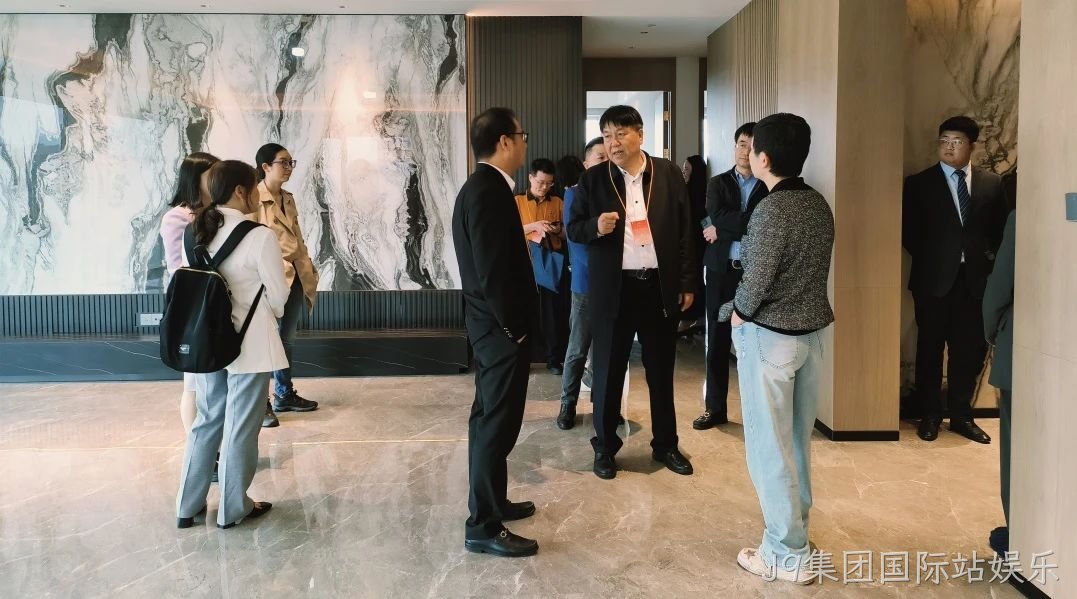 市十四届人大□□代表上城代表□□□团赴J9集团国际站娱乐视察民营企业□□□发展